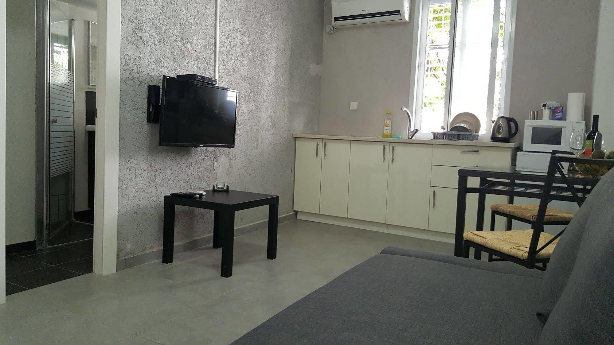 Studio Masaryk Apartment Бат Ям Екстериор снимка